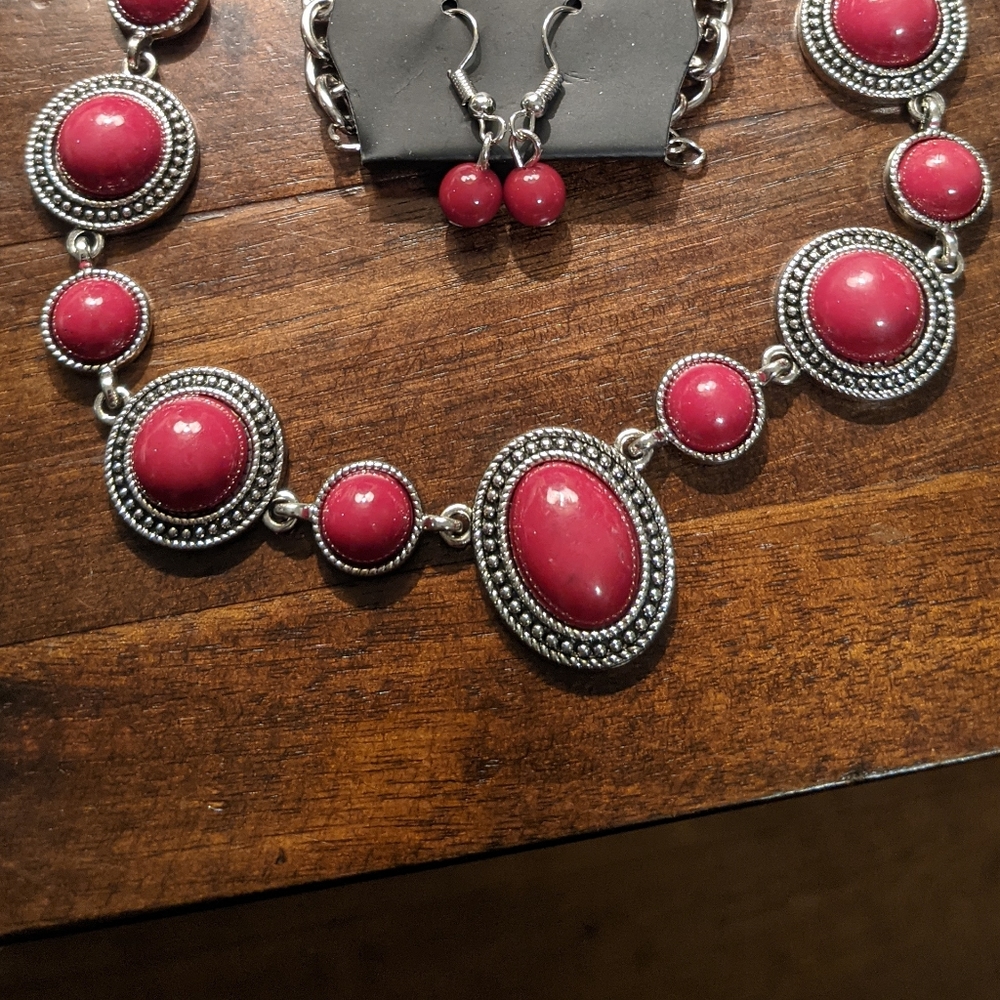 Ladies Necklace and Earrings Set